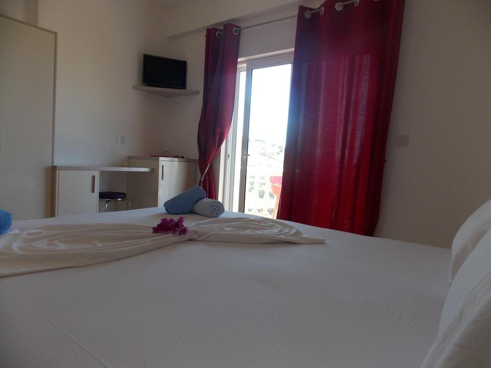 Mucobega Hotel Sarandë Exterior foto